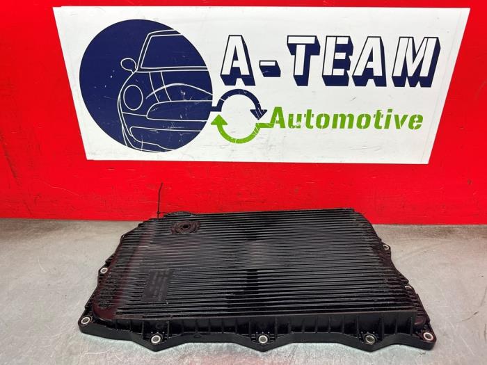 Usagé Couvercle carter BMW 5 serie (F10) 525d 24V Prix € 59,99 Règlement à la marge proposé par A-Team Automotive
