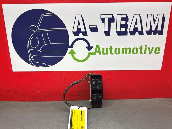 Usados Interruptor de ventanilla eléctrica Mercedes C Combi (S203) 1.8 C-180K 16V Precio € 49,99 Norma de margen ofrecido por A-Team Automotive