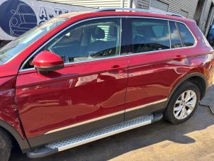 Gebrauchte Tür 4-türig links vorne Volkswagen Tiguan (AD1) 2.0 TSI 16V 4Motion Preis € 749,99 Margenregelung angeboten von A-Team Automotive