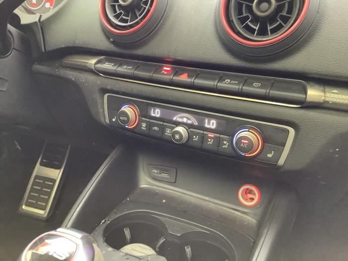 Używane Panel climatronic Audi RS 3 Sportback (8VA/8VF) 2.5 TFSI 20V Quattro Cena na żądanie oferowane przez A-team Automotive