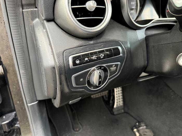Używane Przelacznik (rózne) Mercedes C Estate (S205) C-400 3.0 V6 Turbo 4-Matic Cena € 29,99 Procedura marży oferowane przez A-team Automotive
