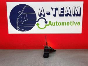 Usagé Commutateur éclairage d'urgence Volkswagen Up! (121) 1.0 12V 60 Prix € 9,99 Règlement à la marge proposé par A-Team Automotive