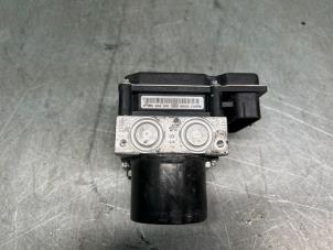 ABS Pumpe van een Skoda Fabia II (5J) 1.2i 2009
