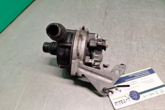 Vattenpump från en Mercedes-Benz C Estate (S205) C-400 3.0 V6 Turbo 4-Matic 2016