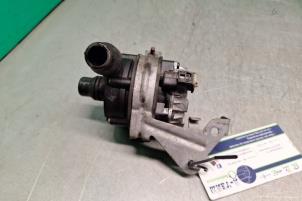Vattenpump från en Mercedes-Benz C Estate (S205) C-400 3.0 V6 Turbo 4-Matic 2016