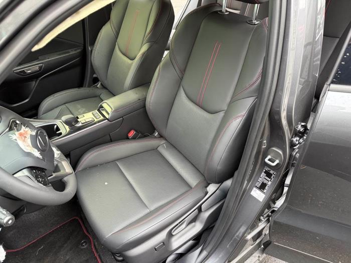 Używane Fotel lewy Lexus LBX 1.5 Hybrid 2WD Cena na żądanie oferowane przez A-team Automotive