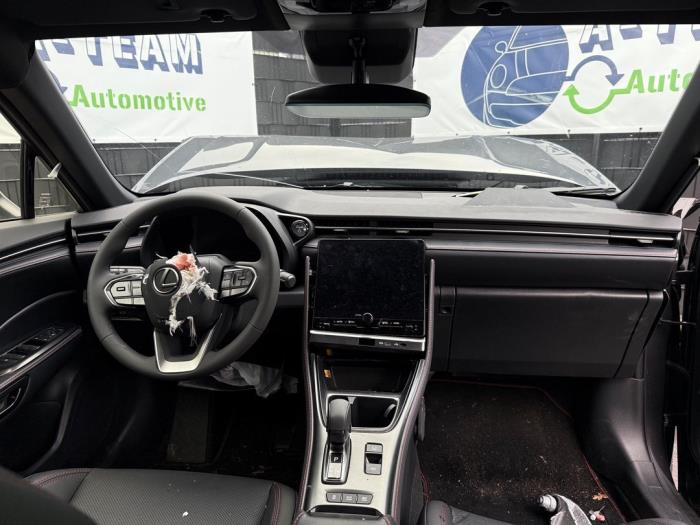 Begagnade Ratt Lexus LBX 1.5 Hybrid 2WD Pris på förfrågan erbjuds av A-team Automotive