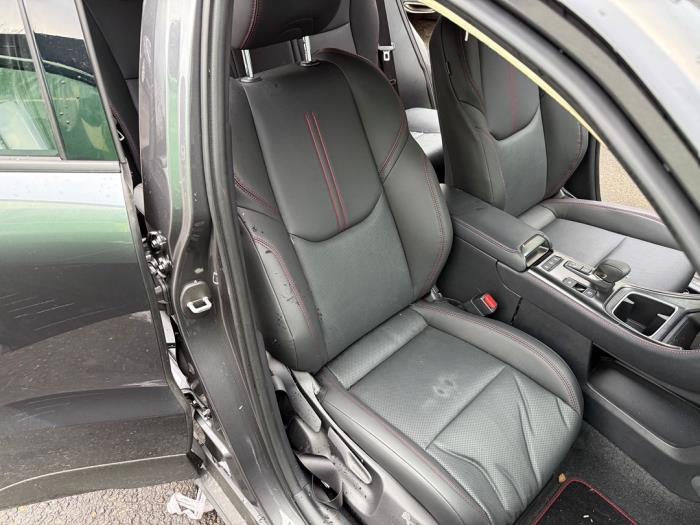 Begagnade Armstöd Lexus LBX 1.5 Hybrid 2WD Pris på förfrågan erbjuds av A-team Automotive