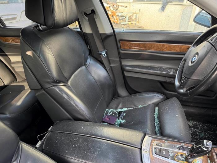 Używane Fotel lewy BMW 7 serie (F01/02/03/04) 750i,Li,LiS V8 32V Cena € 299,99 Procedura marży oferowane przez A-team Automotive
