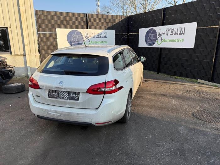 Gebrauchte Luftfiltergehäuse Peugeot 308 SW (L4/L9/LC/LJ/LR) 1.2 12V e-THP PureTech 130 Preis auf Anfrage angeboten von A-team Automotive
