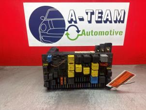 Usados Caja de fusibles Mercedes ML I (163) 430 4.3 V8 24V Autom. Precio € 49,99 Norma de margen ofrecido por A-Team Automotive