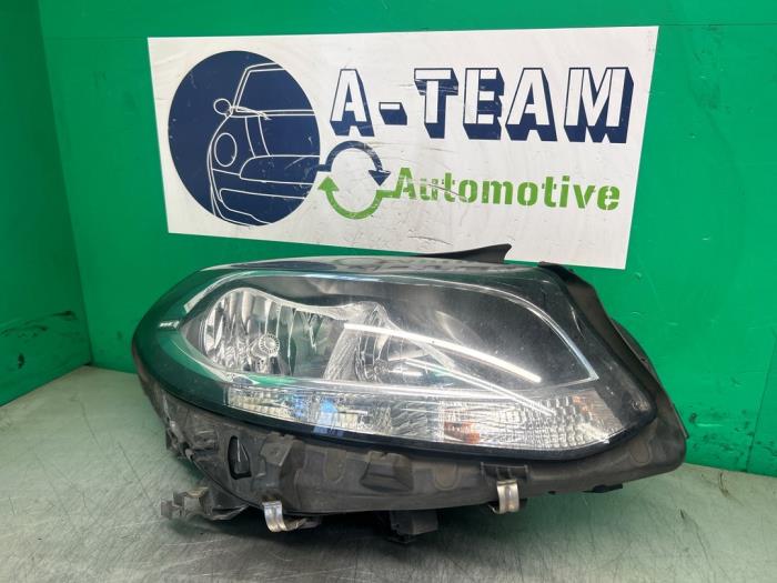 Używane Reflektor prawy Mercedes B (W246/W242) 1.5 B-180 CDI,d 16V Cena € 299,99 Procedura marży oferowane przez A-team Automotive