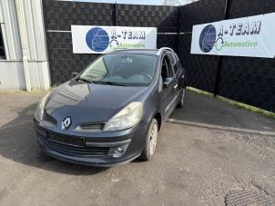 Used Front bumper Renault Clio III Estate/Grandtour (KR) 1.6 16V Price € 349,99 Margin scheme offered by A-team Automotive