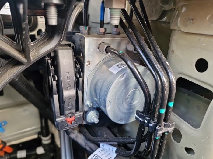 Usagé Pompe ABS Tesla Model 3 Long Range RWD 78 kWh Prix sur demande proposé par A-Team Automotive