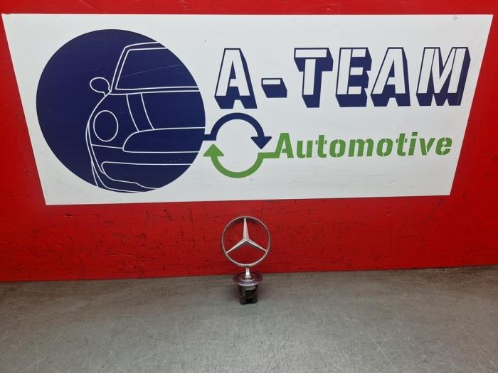 Używane Emblemat Mercedes S (W220) 5.0 S-500 V8 24V Cena € 49,99 Procedura marży oferowane przez A-Team Automotive
