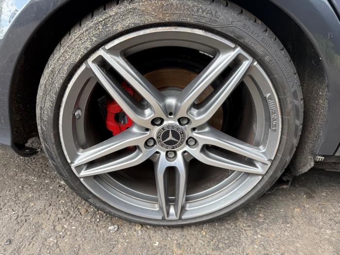 Begagnade Hjul + däck Mercedes E (W212) E-350 CDI BlueTEC 3.0 V6 24V 4-Matic Pris € 349,99 Marginaltabell erbjuds av A-team Automotive