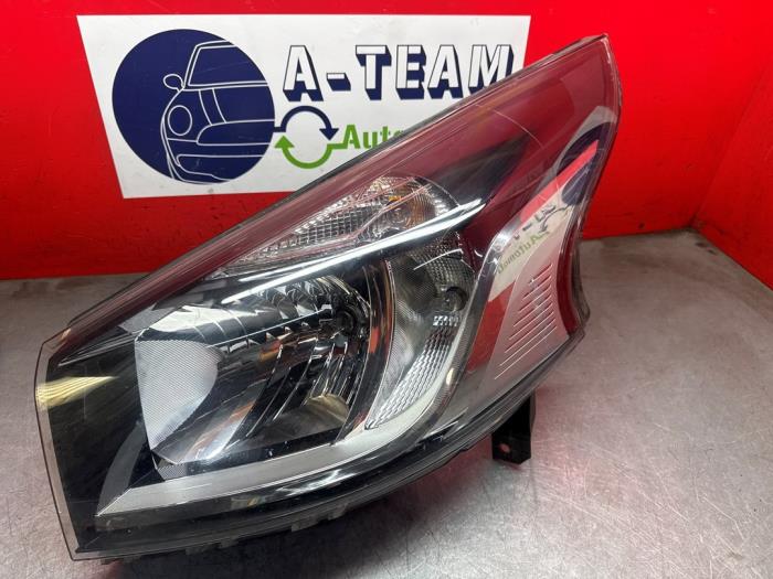 Używane Reflektor lewy Fiat Talento 1.6 EcoJet BiTurbo 145 Cena € 199,99 Procedura marży oferowane przez A-Team Automotive