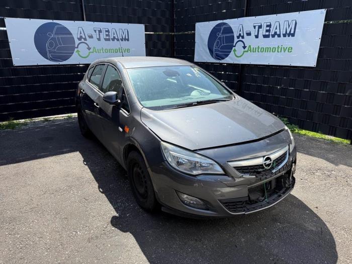 Usagé Dynamo Opel Astra J (PC6/PD6/PE6/PF6) 1.7 CDTi 16V 110 Prix sur demande proposé par A-team Automotive