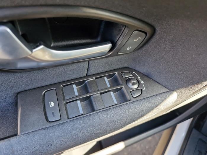 Usados Interruptor de ventanilla eléctrica Landrover Range Rover Evoque (LVJ/LVS) 2.0 eD 150 16V 5-drs. Precio de solicitud ofrecido por A-Team Automotive