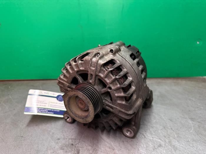 Usagé Dynamo BMW 5 serie (F10) 530d 24V Prix € 124,99 Règlement à la marge proposé par A-team Automotive