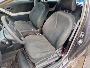 Usados Asiento izquierda Toyota Yaris II (P9) 1.0 12V VVT-i Precio € 99,99 Norma de margen ofrecido por A-Team Automotive