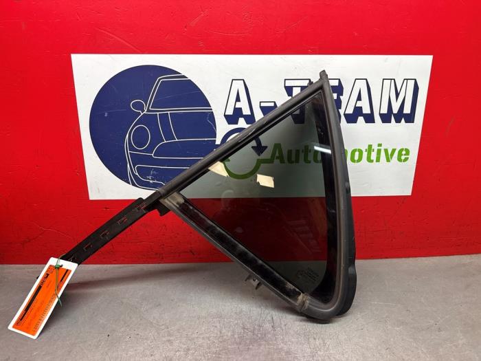 Usados Ventanilla triangular izquierda detrás Toyota Yaris Cross (PB1/PJ1) 1.5 12V Hybrid 115 Precio € 99,99 Norma de margen ofrecido por A-Team Automotive