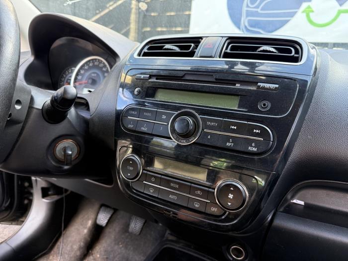 Używane Panel climatronic Mitsubishi Space Star (A0) 1.0 12V Cena € 74,99 Procedura marży oferowane przez A-team Automotive