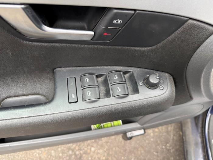 Usados Interruptor de ventanilla eléctrica Seat Exeo (3R2) 1.8 T 20V Precio de solicitud ofrecido por A-team Automotive