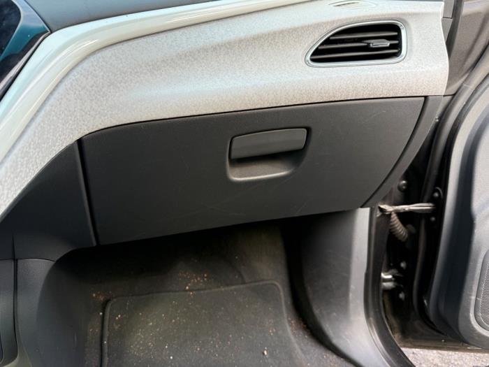 Begagnade Handskfack Opel Ampera-e Ampera-e Pris på förfrågan erbjuds av A-team Automotive