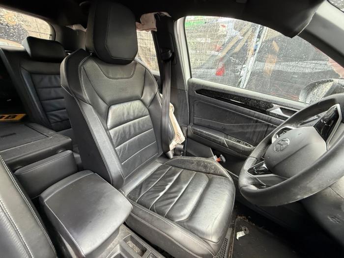 Używane Fotel lewy Volkswagen T-Roc I 2.0 TSI 16V 4Motion Cena na żądanie oferowane przez A-team Automotive
