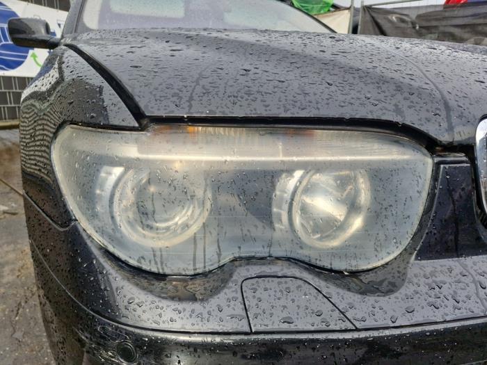 Używane Reflektor prawy BMW 7 serie (E65/E66/E67) 745i,Li 4.4 V8 32V Cena € 249,99 Procedura marży oferowane przez A-Team Automotive