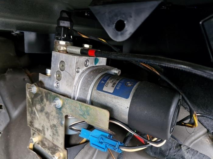 Begagnade Hydraulpump BMW 7 serie (E65/E66/E67) 745i,Li 4.4 V8 32V Pris € 74,99 Marginaltabell erbjuds av A-Team Automotive