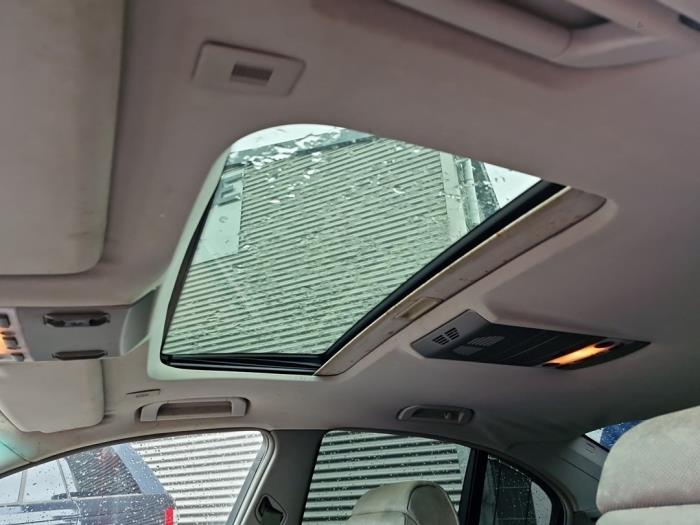 Używane Szyberdach BMW 7 serie (E65/E66/E67) 745i,Li 4.4 V8 32V Cena € 149,99 Procedura marży oferowane przez A-Team Automotive