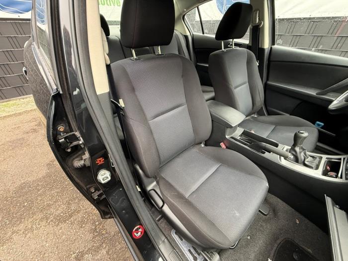 Używane Fotel prawy Mazda 3 (BL12/BLA2/BLB2) 1.6i MZR 16V Cena € 74,99 Procedura marży oferowane przez A-team Automotive