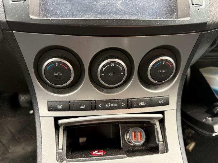 Używane Panel climatronic Mazda 3 (BL12/BLA2/BLB2) 1.6i MZR 16V Cena € 59,99 Procedura marży oferowane przez A-team Automotive