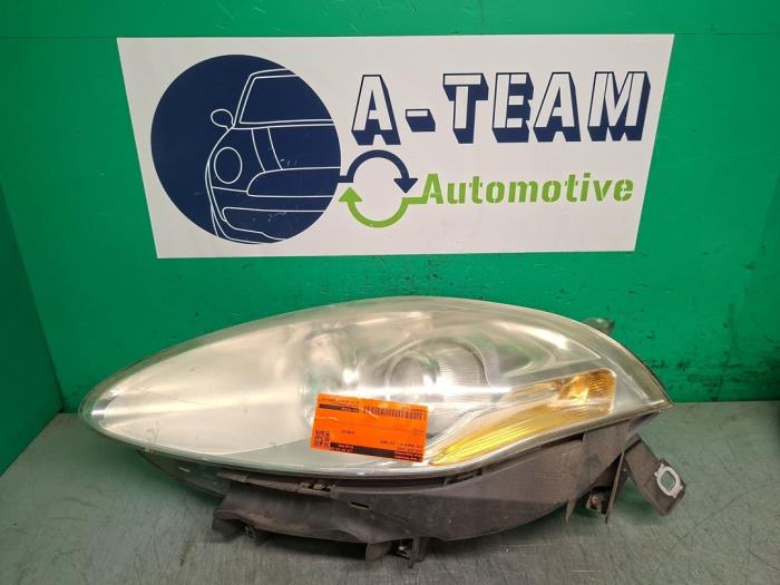 Używane Reflektor lewy Fiat Bravo (198A) 1.4 T-Jet 16V 150 Cena € 79,99 Procedura marży oferowane przez A-team Automotive