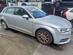 Begagnade Framskärm, höger Audi A3 Sportback (8VA/8VF) 1.4 TFSI 16V Pris € 249,99 Marginaltabell erbjuds av A-Team Automotive