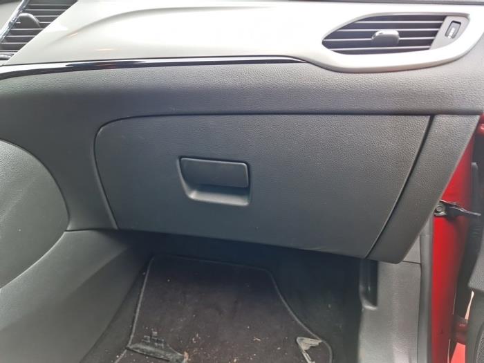 Begagnade Handskfack Opel Astra K 1.2 Turbo 12V Pris € 29,99 Marginaltabell erbjuds av A-Team Automotive