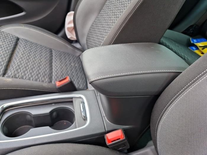 Begagnade Armstöd Opel Astra K 1.2 Turbo 12V Pris € 69,99 Marginaltabell erbjuds av A-Team Automotive