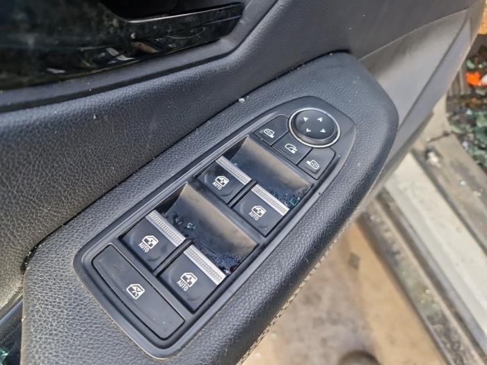 Usados Interruptor de ventanilla eléctrica Renault Megane E-Tech (RCB) 60 kWh Precio de solicitud ofrecido por A-Team Automotive