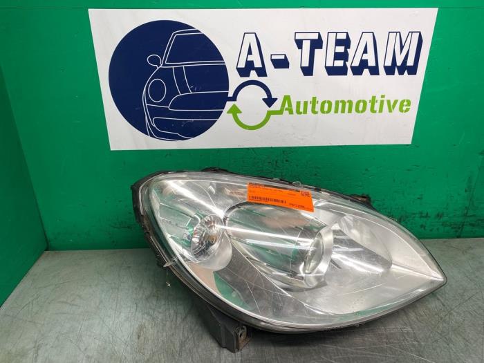 Używane Reflektor prawy Mercedes B (W245) 1.5 B-150 16V Cena € 99,99 Procedura marży oferowane przez A-team Automotive