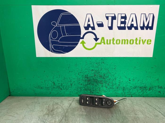 Usados Interruptor de ventanilla eléctrica Peugeot 308 (4A/C) 1.6 VTI 16V Precio € 29,99 Norma de margen ofrecido por A-team Automotive