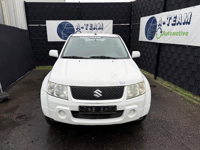 Kühler van een Suzuki Grand Vitara II (JT) 1.6 16V 2007