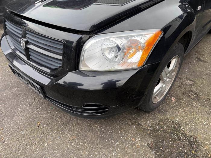Używane Reflektor lewy Dodge Caliber 2.0 16V Cena na żądanie oferowane przez A-team Automotive