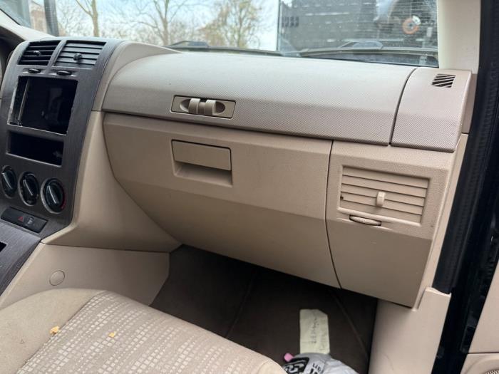 Begagnade Handskfack Dodge Caliber 2.0 16V Pris på förfrågan erbjuds av A-team Automotive