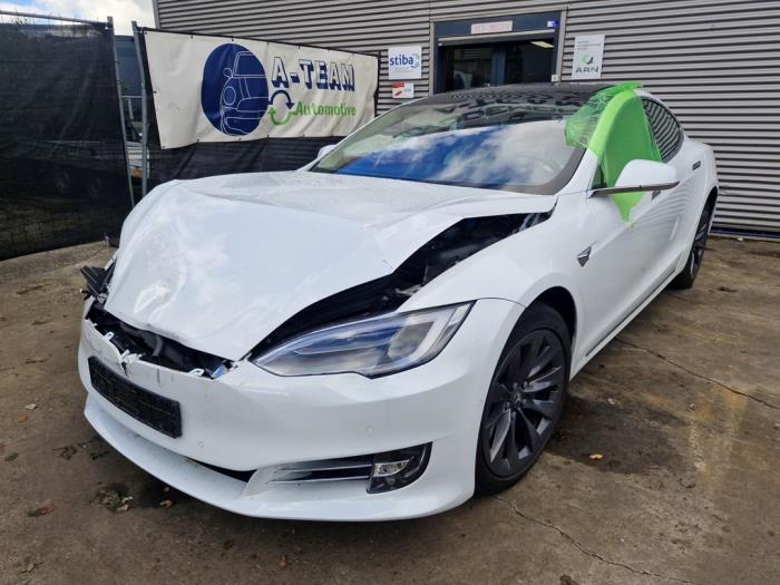 Używane Reflektor lewy Tesla Model S 100D Cena € 899,99 Procedura marży oferowane przez A-Team Automotive