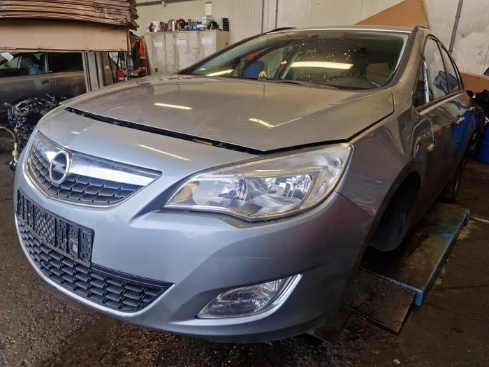 Gebrauchte Kühler Opel Astra J Sports Tourer (PD8/PE8/PF8) 1.4 16V ecoFLEX Preis € 149,99 Margenregelung angeboten von A-Team Automotive