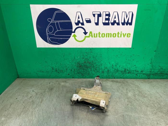 Used Engine management computer Toyota Yaris (P1) 1.0 16V VVT-i Price € 74,99 Margin scheme offered by A-team Automotive