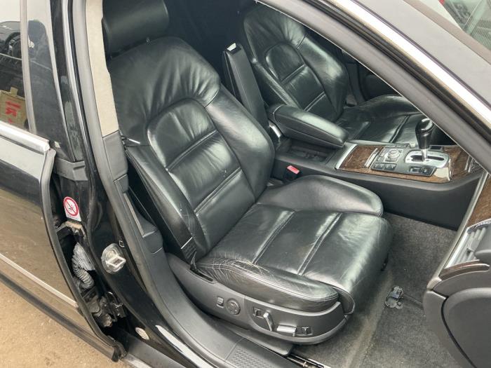 Używane Fotel prawy Audi A8 (D3) 4.2 TDI V8 32V Quattro Cena € 149,99 Procedura marży oferowane przez A-Team Automotive