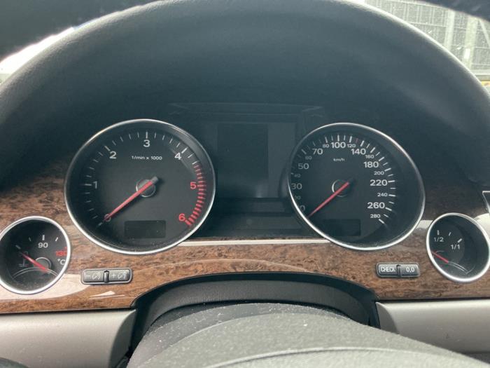 Begagnade Instrumentpanel Audi A8 (D3) 4.2 TDI V8 32V Quattro Pris € 149,99 Marginaltabell erbjuds av A-Team Automotive